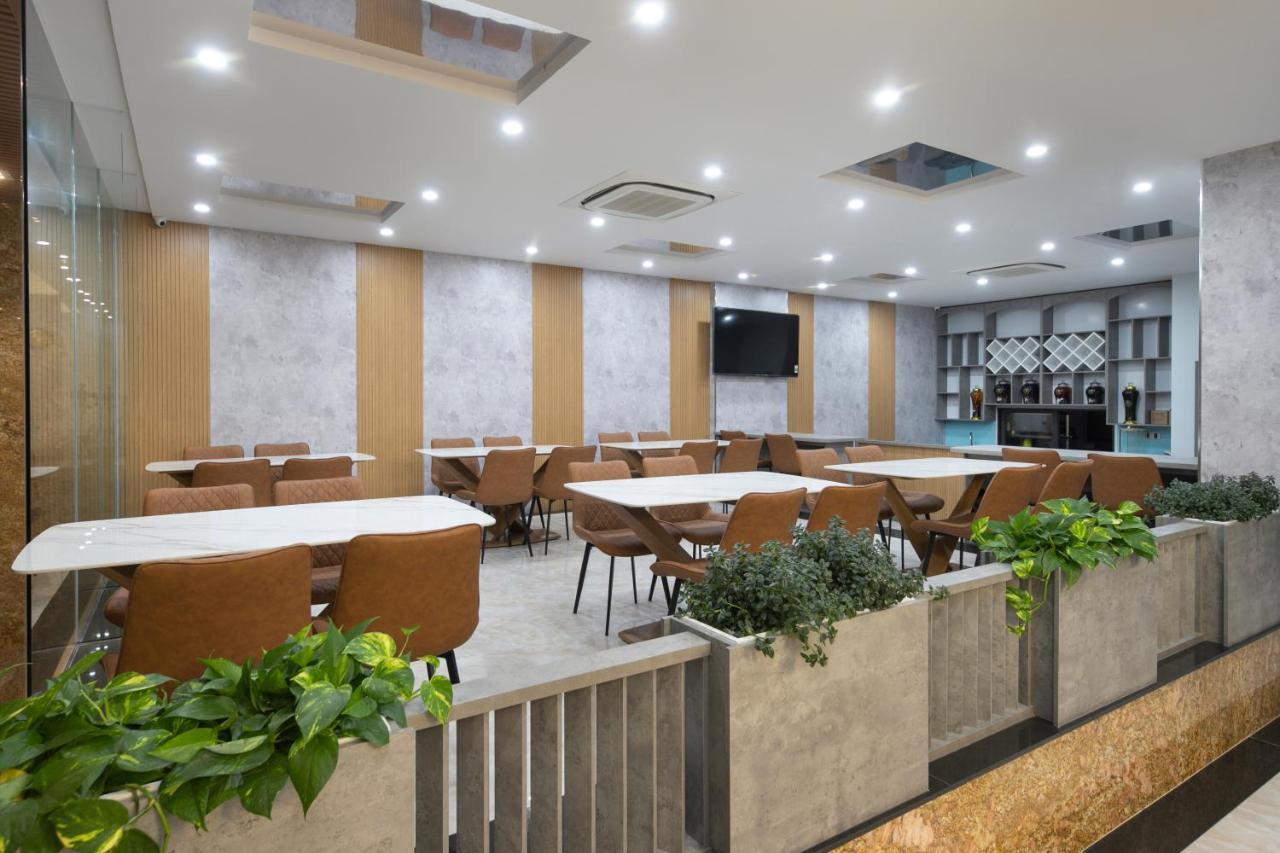 Hummer Hotel & Apartment Da Nang Beach Exterior photo