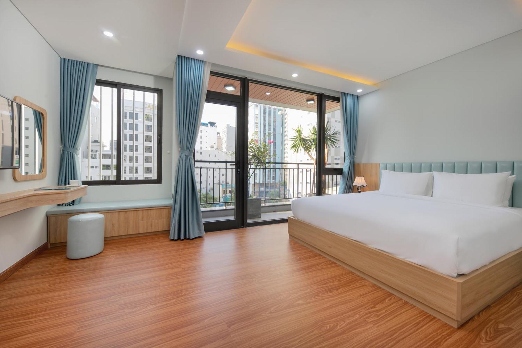 Hummer Hotel & Apartment Da Nang Beach Exterior photo