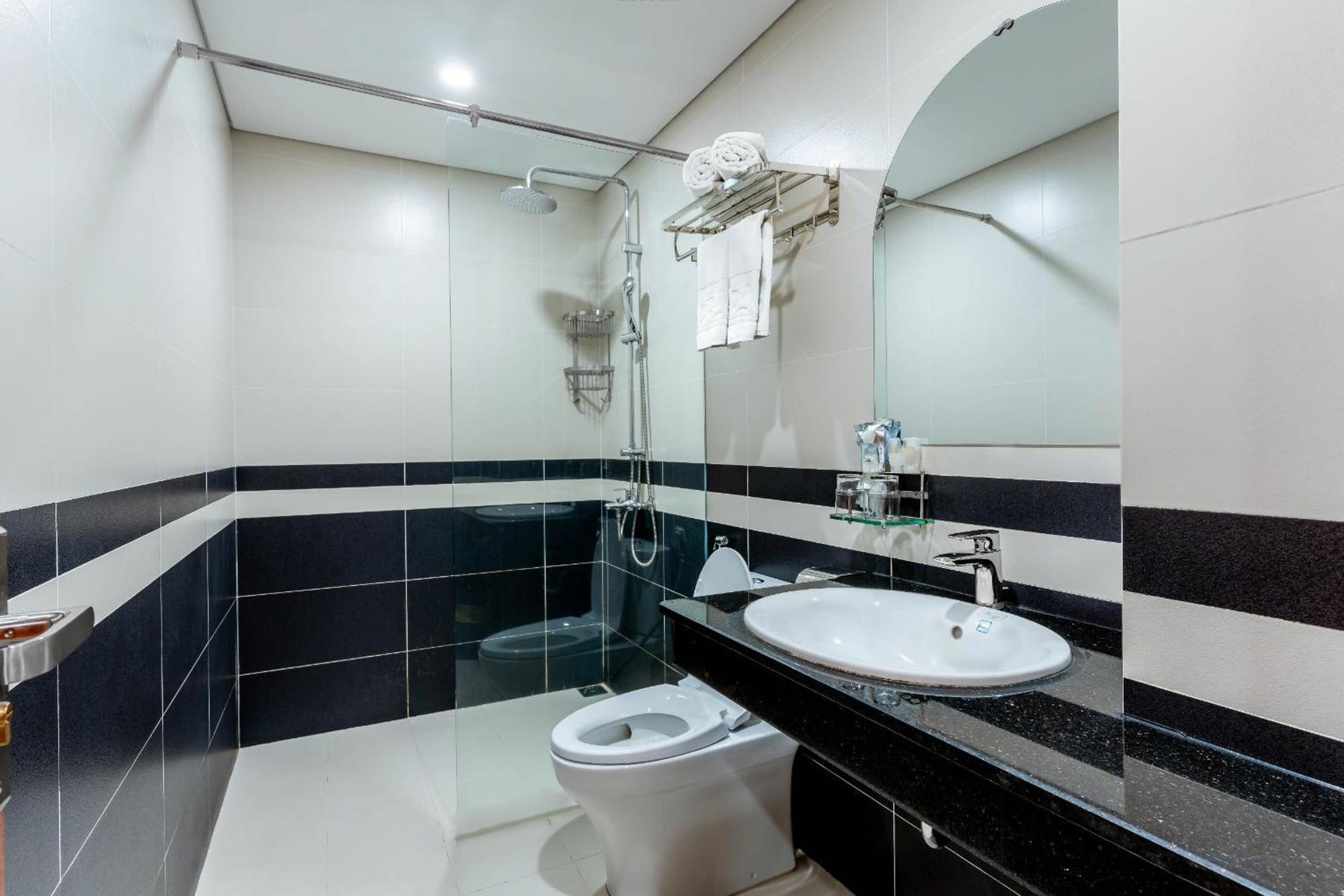 Hummer Hotel & Apartment Da Nang Beach Exterior photo